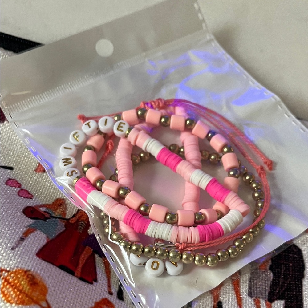 ERAS TOUR SWIFTIES 4 BANGLE/COSMETIC BAG BRAND NEW